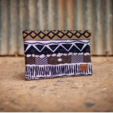 Load image into Gallery viewer, Laptop Case - &#39;Khoisan&#39; Pattern / Black Leather
